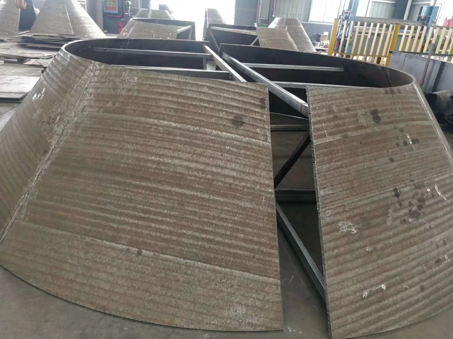 堆焊（hàn）鋼板卷製加工