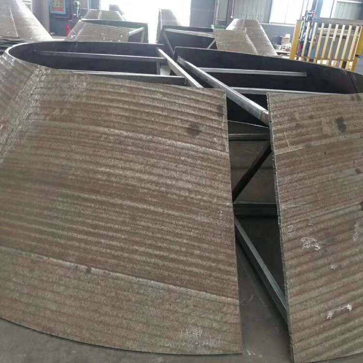 堆焊鋼板卷製加工